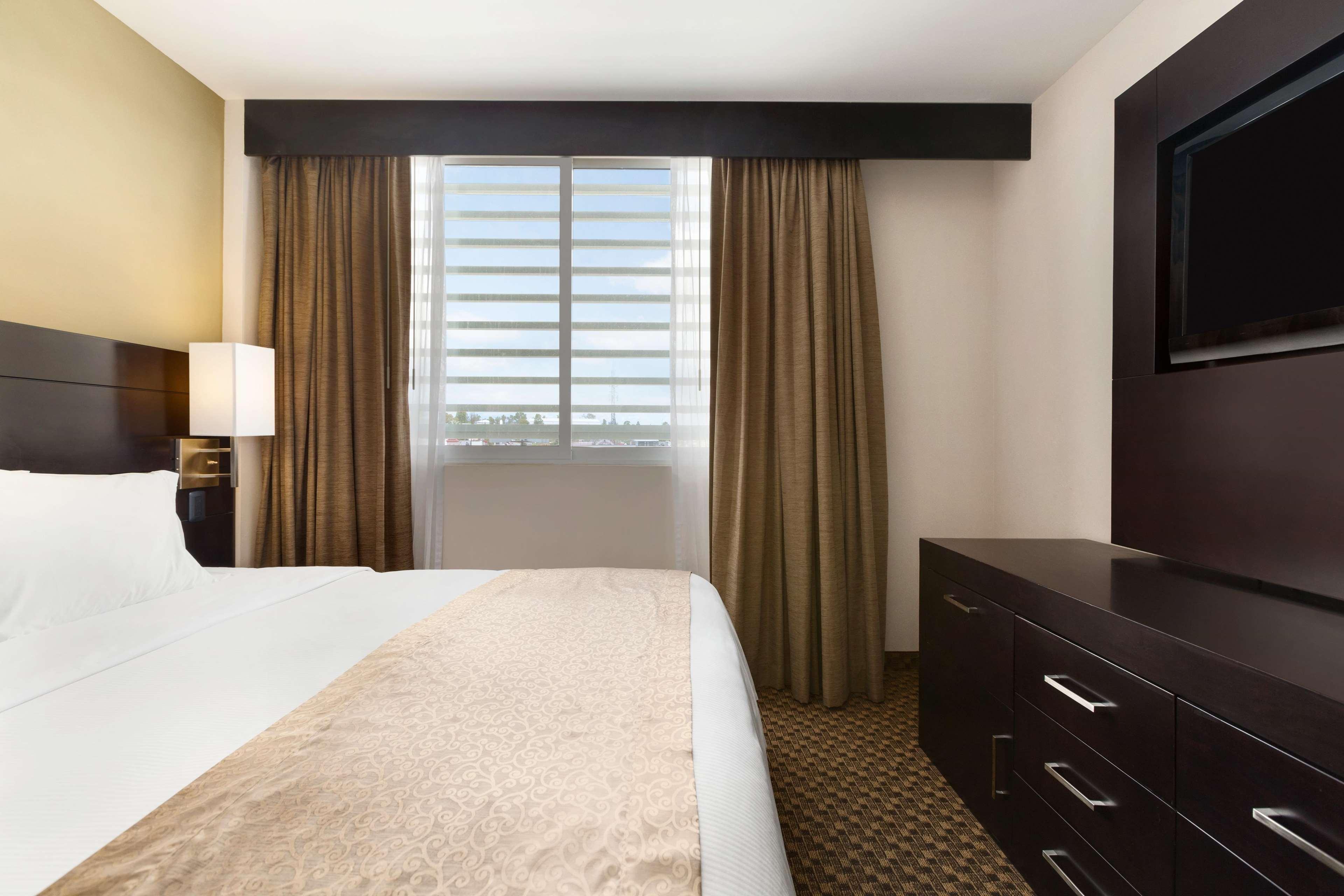 ดับเบิ้ลทรีโฮเต็ล บายฮิลตัน เกเรตาโร Hotel ภายนอก รูปภาพ