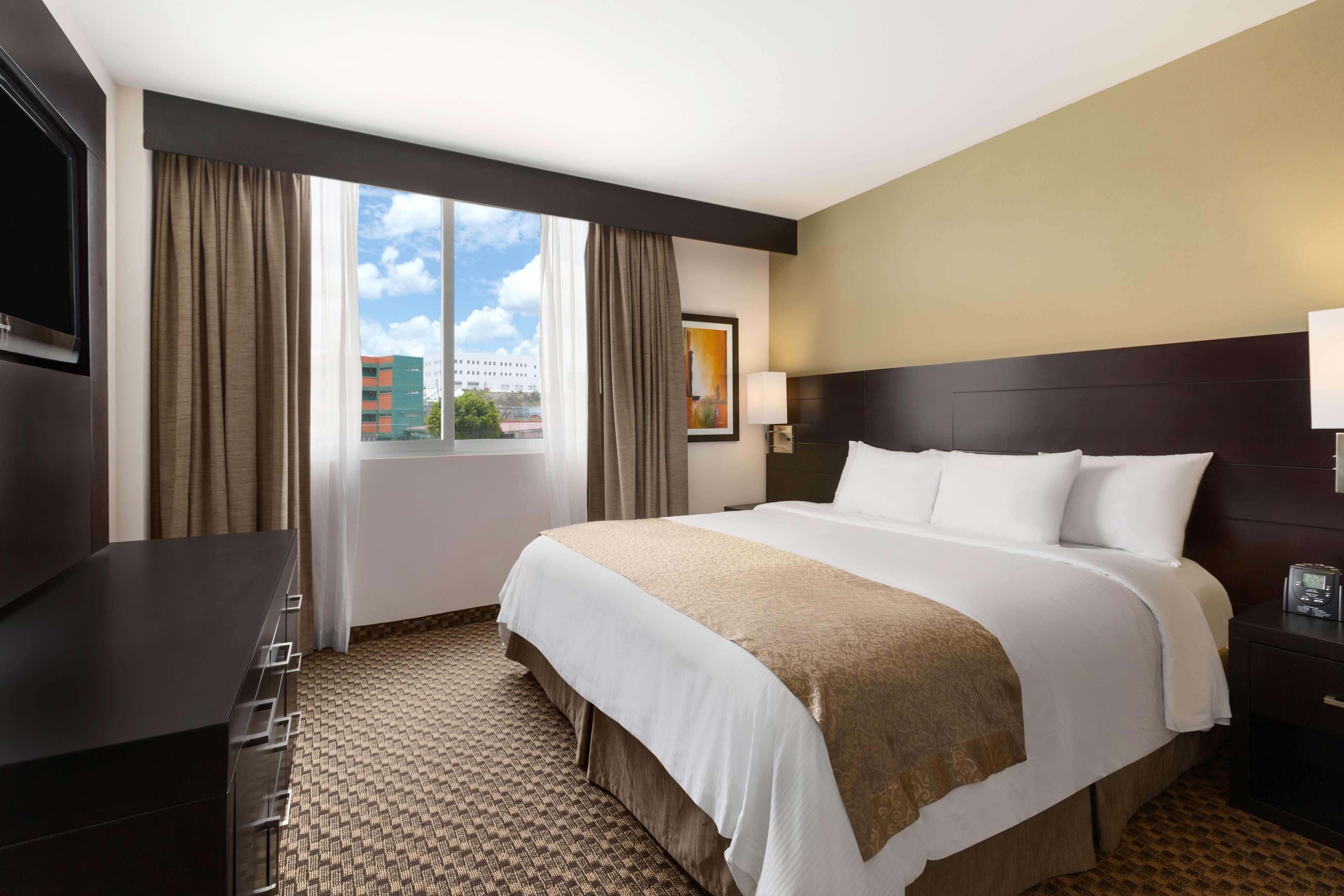 ดับเบิ้ลทรีโฮเต็ล บายฮิลตัน เกเรตาโร Hotel ภายนอก รูปภาพ