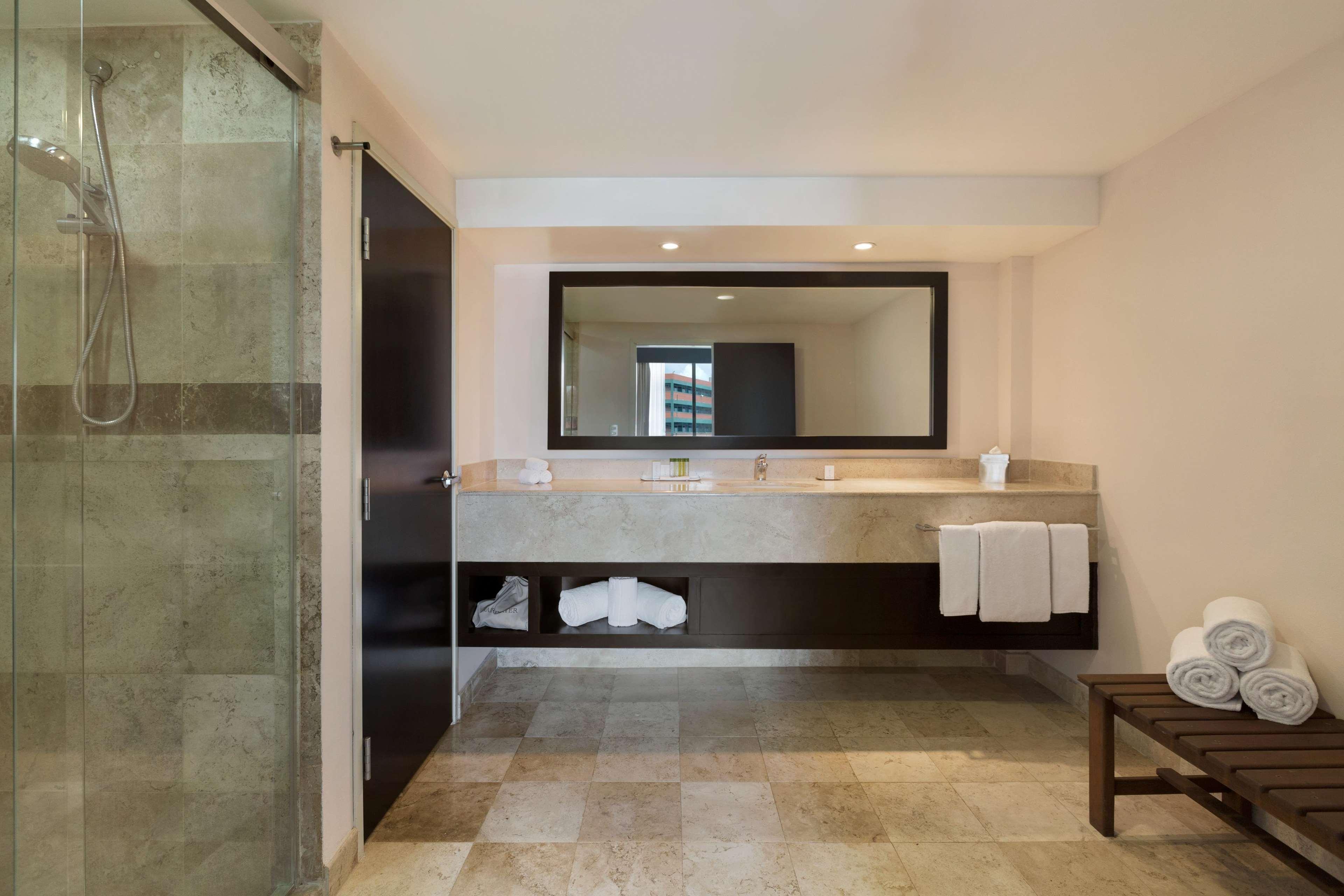 ดับเบิ้ลทรีโฮเต็ล บายฮิลตัน เกเรตาโร Hotel ภายนอก รูปภาพ