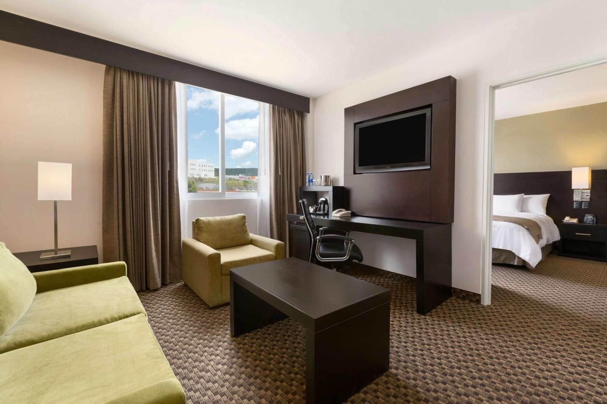 ดับเบิ้ลทรีโฮเต็ล บายฮิลตัน เกเรตาโร Hotel ภายนอก รูปภาพ