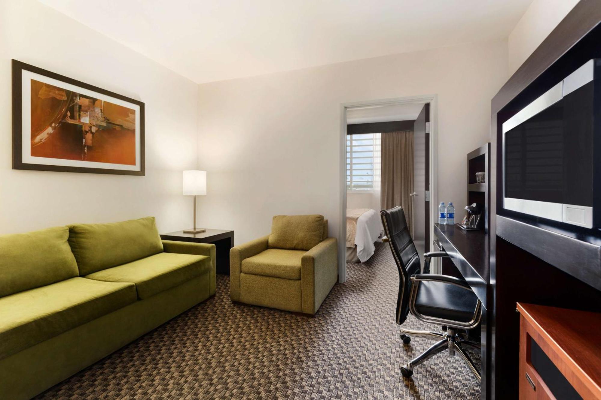 ดับเบิ้ลทรีโฮเต็ล บายฮิลตัน เกเรตาโร Hotel ภายนอก รูปภาพ