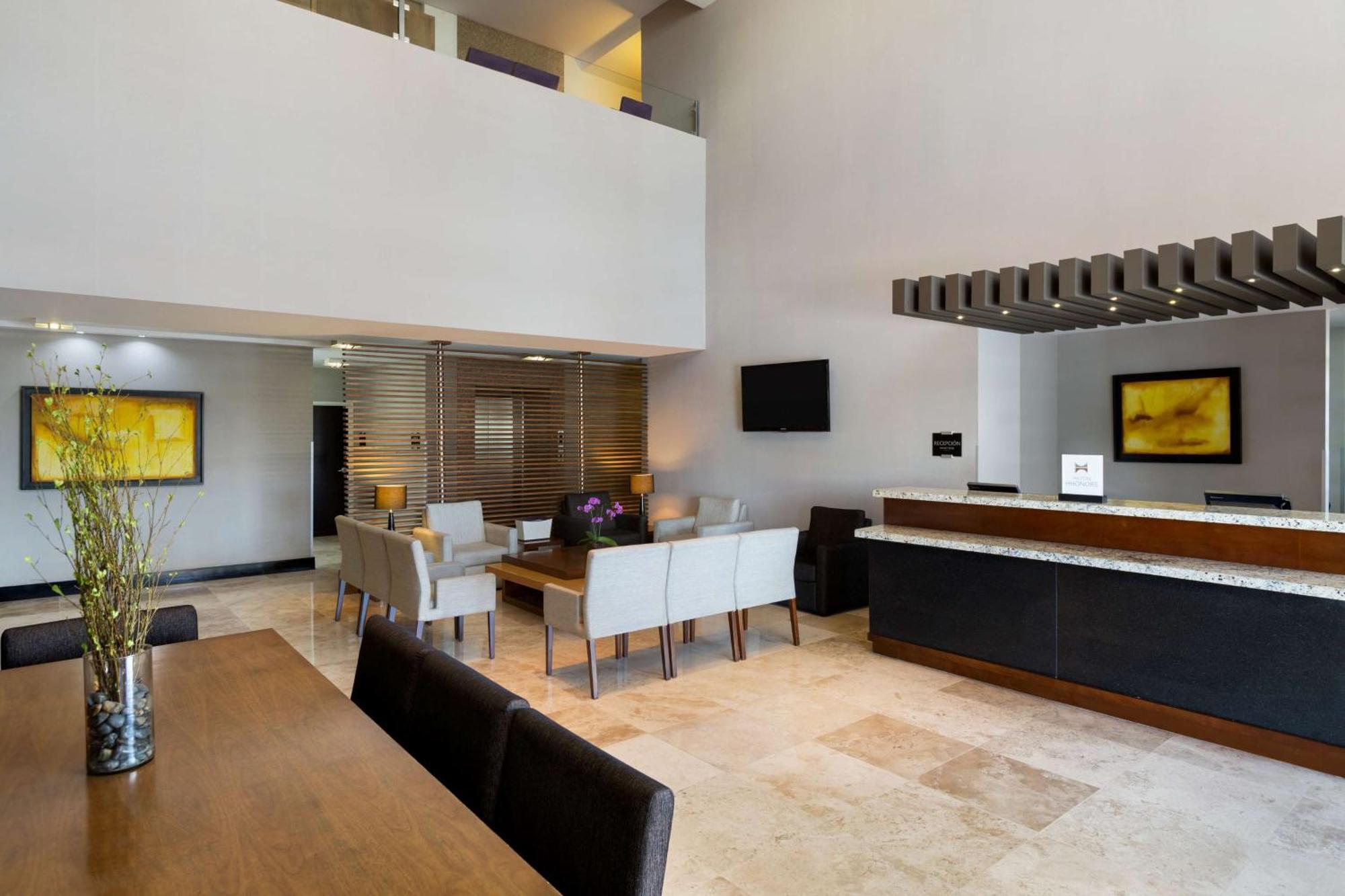 ดับเบิ้ลทรีโฮเต็ล บายฮิลตัน เกเรตาโร Hotel ภายนอก รูปภาพ